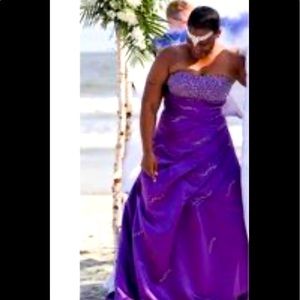 Purple wedding dress size 10, was cut to wear flats for 5’4 individual